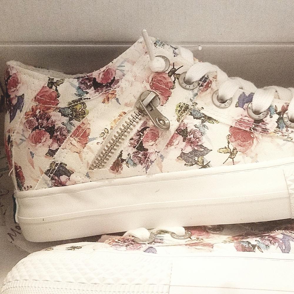 Shoes - Picture 2 of 4